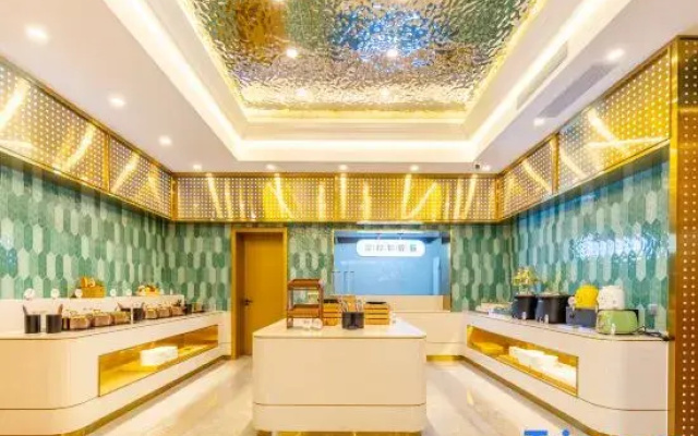 Starway Hotel (Qinhuangdao Railway Station Wanda Plaza)