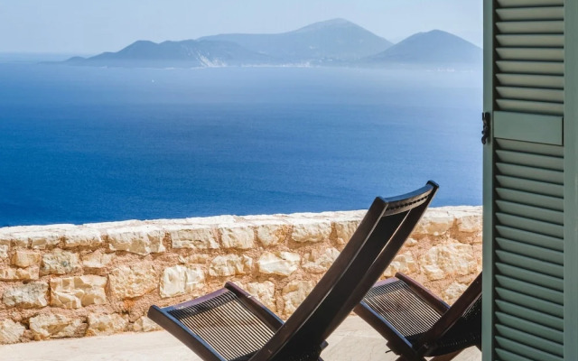Luxurious Villa in Vasiliki with Swimming Pool & Hot Tub