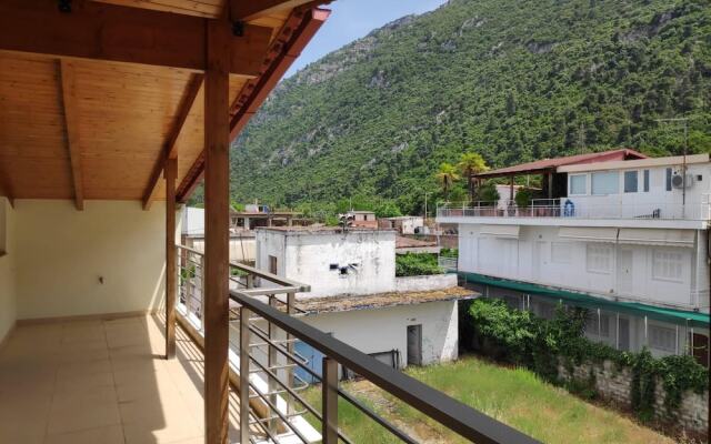 Samaras Apartments in Kamena Vourla