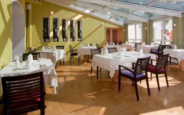 Golf- und Seehotel Engstler
