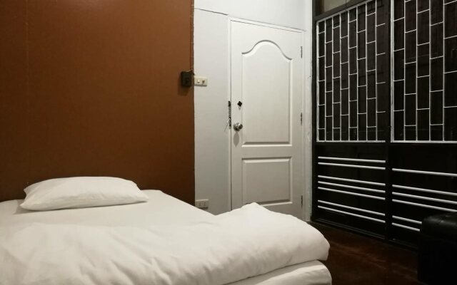 FIRST 1 Boutique House at Sukhumvit 1