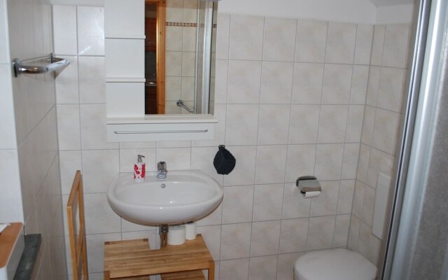 Schoenes Ferienhaus in Dargun mit Pool