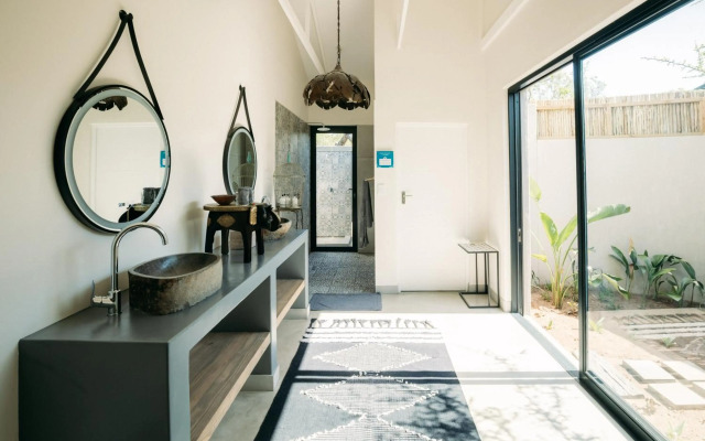 Safari Moon Luxury Bush Lodge