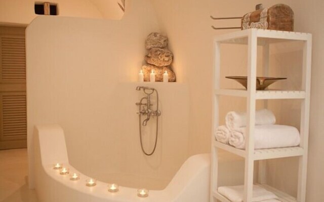 Art Villa Exogonia Santorini