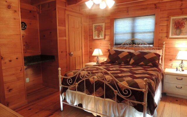 Limerick Lodge 3 Bedrooms 3.5 Bathrooms Cabin