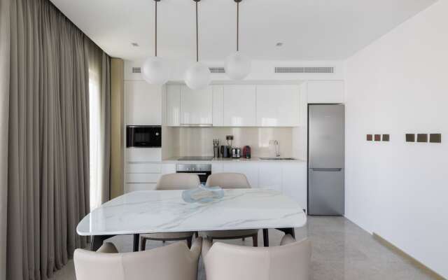 Comfortable 2BR Address Harbour Point