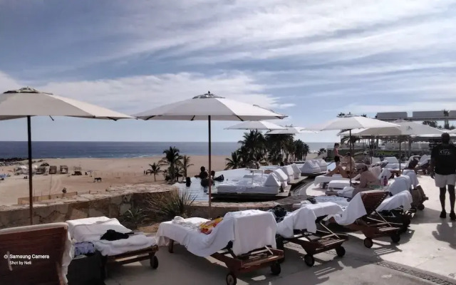 Ocean view beach suite