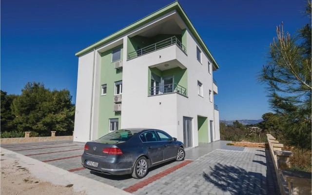 Two-Bedroom Apartment Saldun with Sea View 08