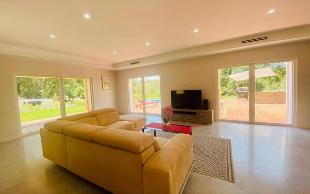 Charmante villa avec piscine au calme, 6 personnes