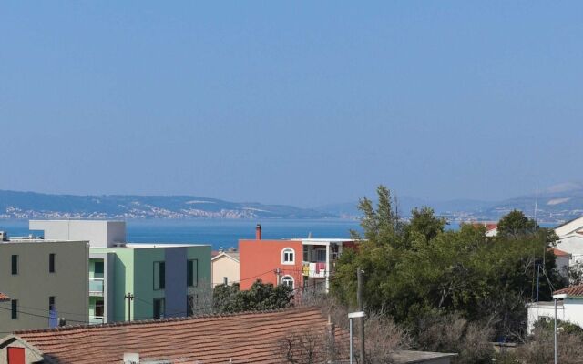 Enchanting Apartment in Kaštel Gomilica Near Beach