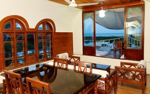 Aqua Castle Houseboat - by Aqua Jumbo Houseboats