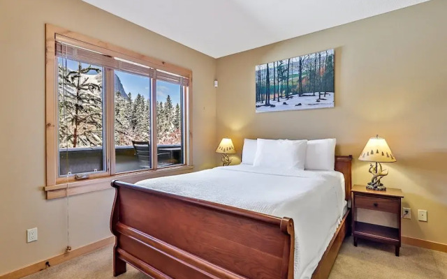 Rundle Cliffs Lodge by Spring Creek Vacation