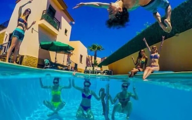 International Surf School & Camp - Hostel