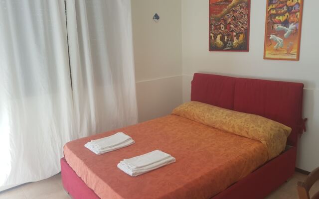 Monovano Furnished With a Small Garden