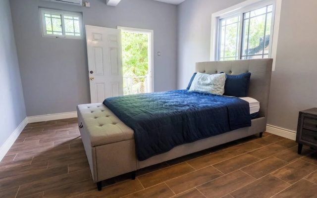 Modern Home 10minstobeach, Private Cliff, AC Wifi