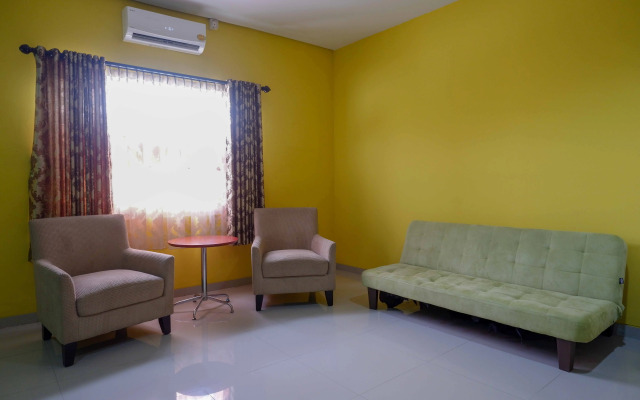 RedDoorz near Bandara Adi Soemarmo Solo