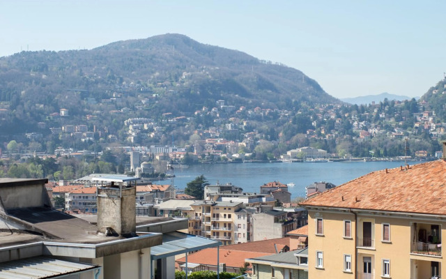 Silky House with Private Parking