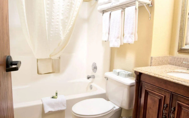 Barrington Hotel & Suites