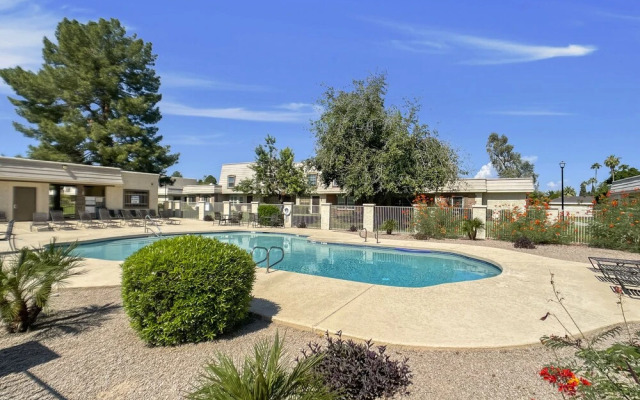 Southwest Splendor 2BR Tempe Townhome
