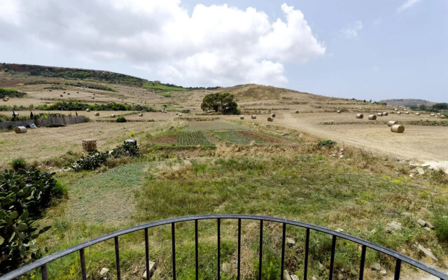 Tal-barun Farmhouse