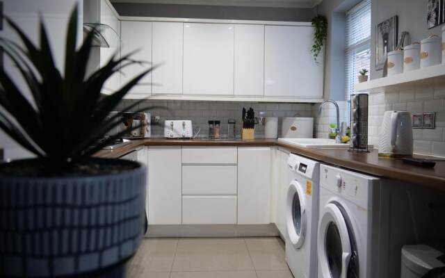 Stunning 5-bed House in Liverpool! Great Location!