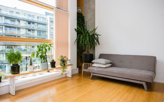 Beautiful 2-bedroom Flat With Balcony in E London