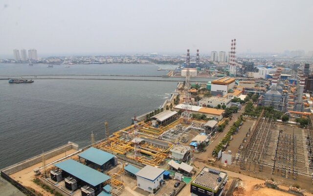 Clean and Cozy 2BR at Green Bay Apartment