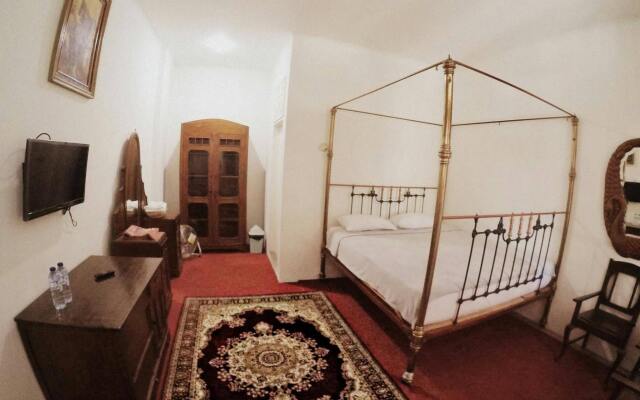 Amali Gallery Hotel