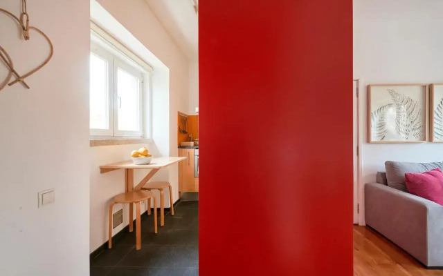 Sunny Renovated Apt With AC, By TimeCooler
