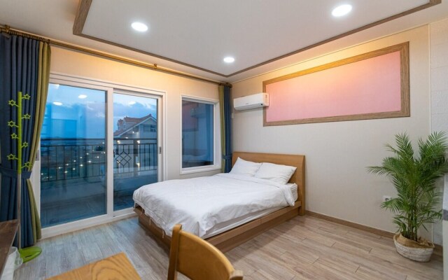 Seogwipo Dobitnarae Resort