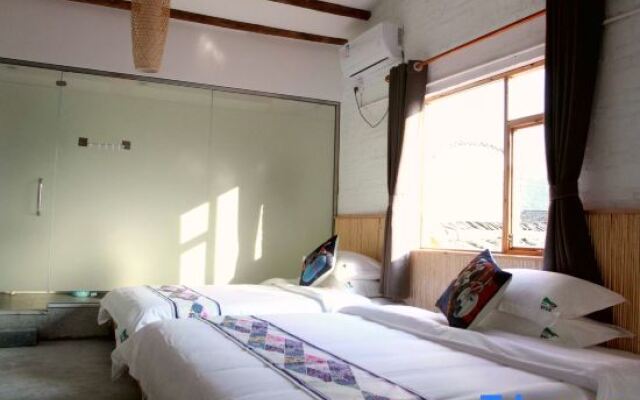 Zhaoping Huangyao Town Poya Inn