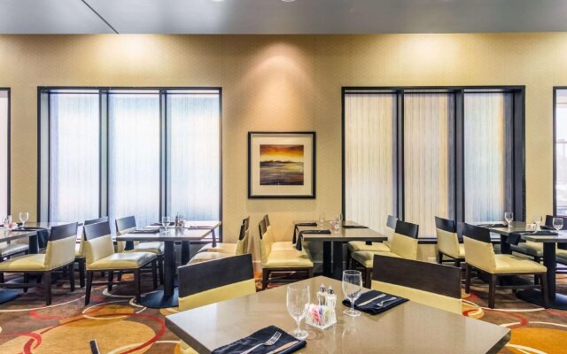 Embassy Suites Newark Airport