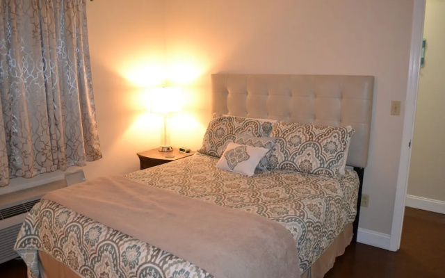 Attractive 504 2BD Condo with Private Balcony and Jacuzzi Tub by RedAwning