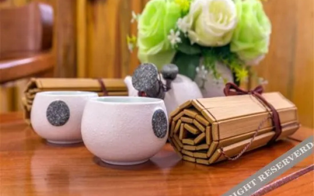 Jianshui Yanqitang Private Courtyard Inn (Jianshui Ancient City Small Train Store)