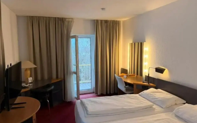 Roomie Hotel