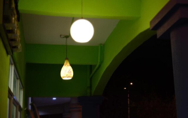 OYO 44103 8 Hotel