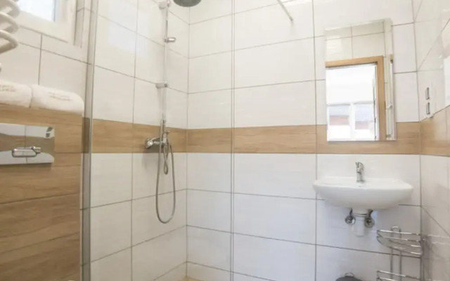 2 Bedroom Holiday Apartment, Pool