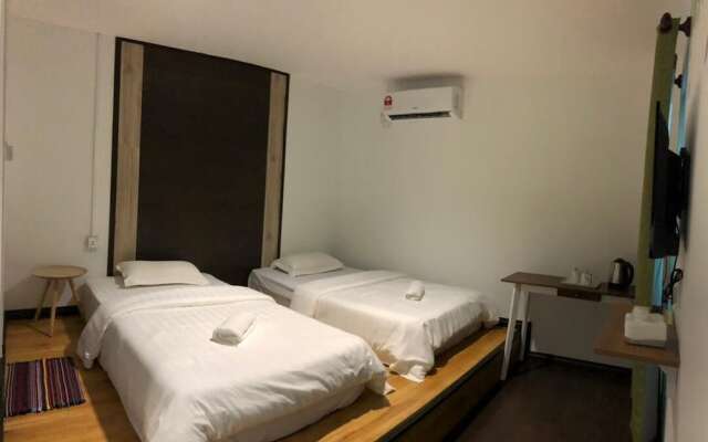 OYO HOME 90667 Chen Room Bs