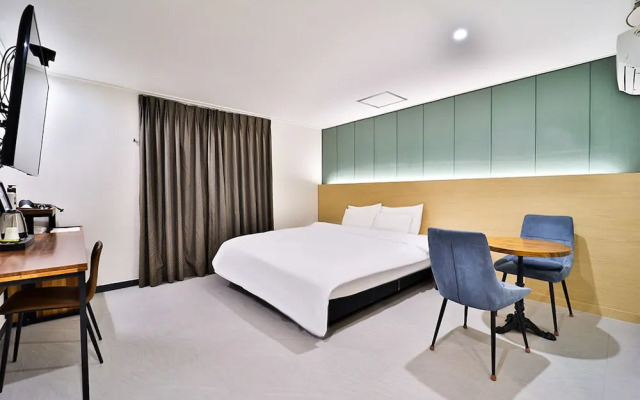 Calm Rest Hotel Busan Sasang