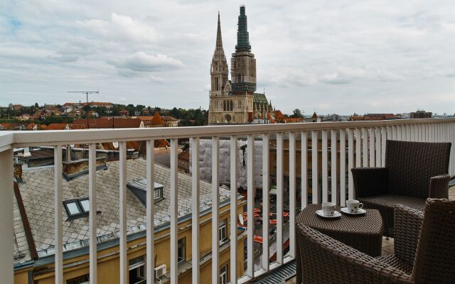 Central Downtown Apartments by Irundo