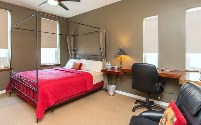 Inn At 2920
