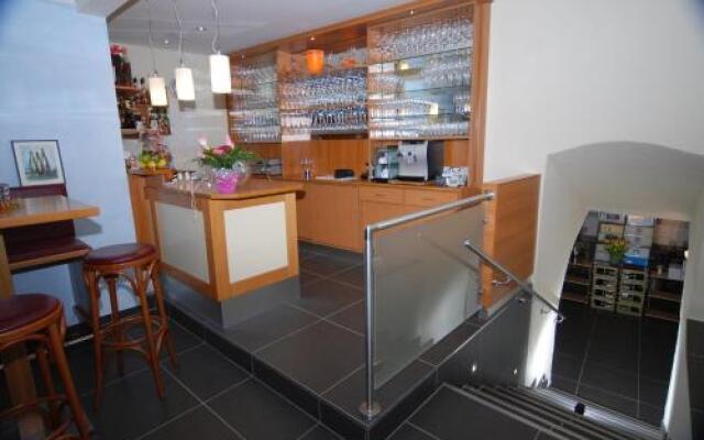 Harry's Vinothek & Restaurant