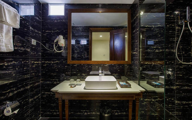 Adaline Hotel & Suite