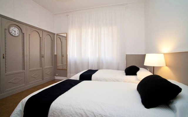 Cute & Spacious Eixample Apartment