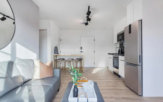 Lux Retreat By Renzzi