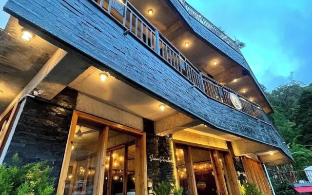 The Cozy Acorn Resort