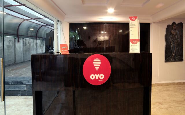 OYO 15211 Hotel Midas