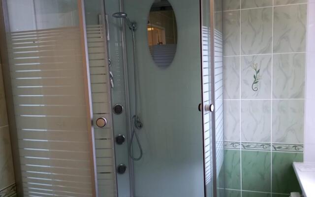 Анна и Король на Мирном переулке