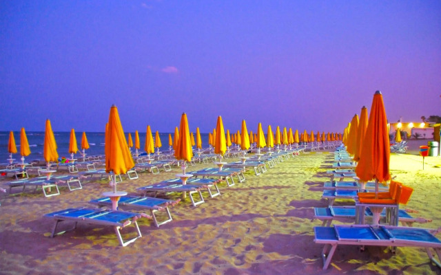 Hotel Holiday