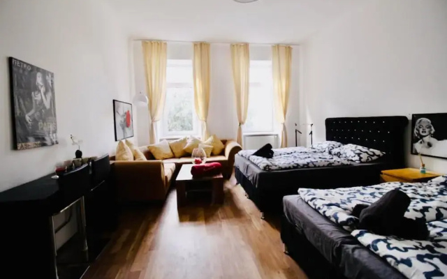 Cozy 2BR Apartment Near Augarten